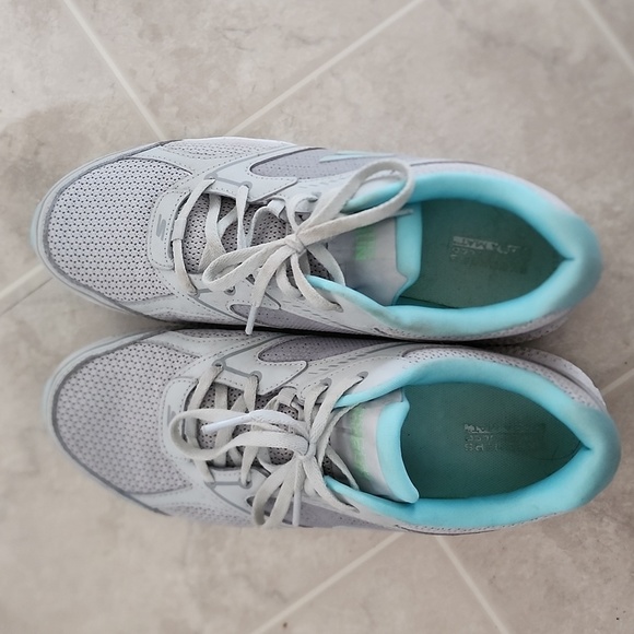 SKETCHERS GO RUN size womens 9 worn once. Nice shoes! - Picture 4 of 5